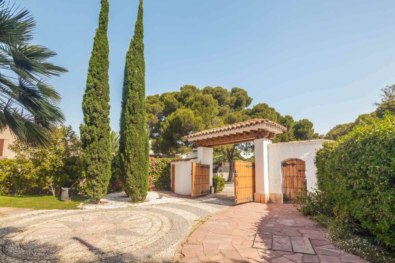 Spectacular mansion close to the beach in Sitges