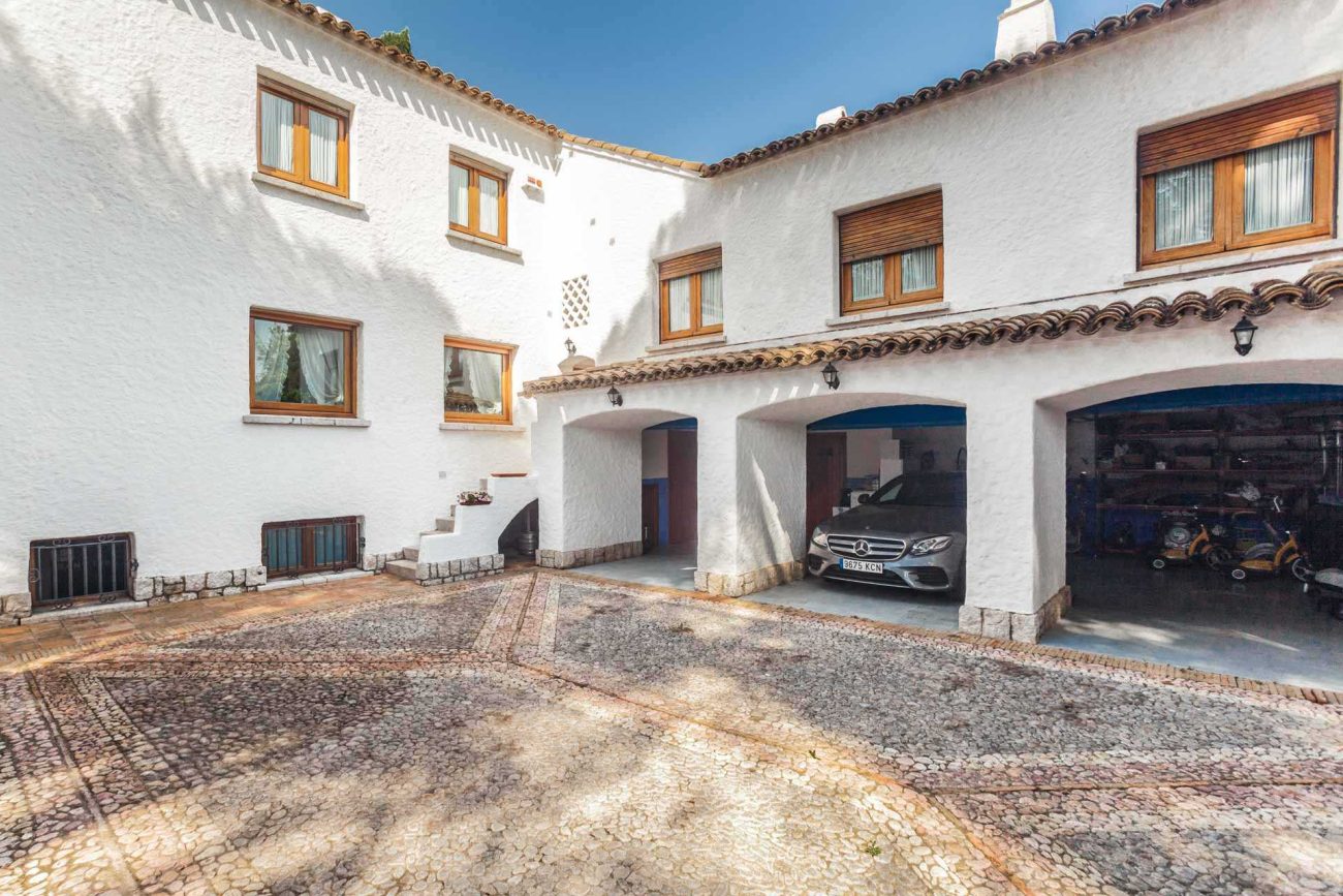 Spectacular mansion close to the beach in Sitges