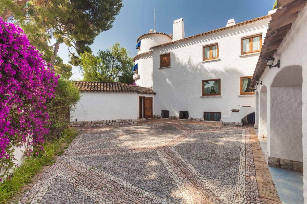 Spectacular mansion close to the beach in Sitges