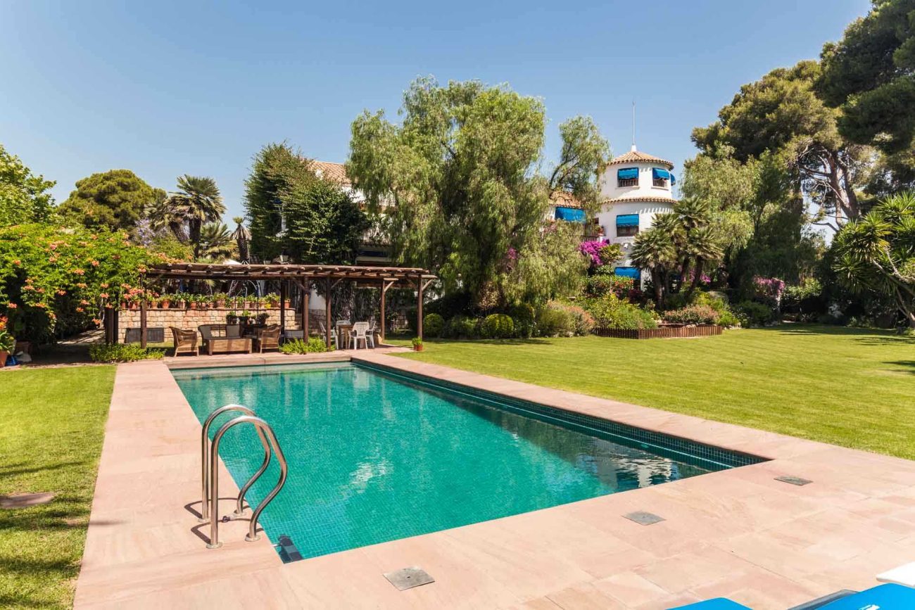 Spectacular mansion close to the beach in Sitges
