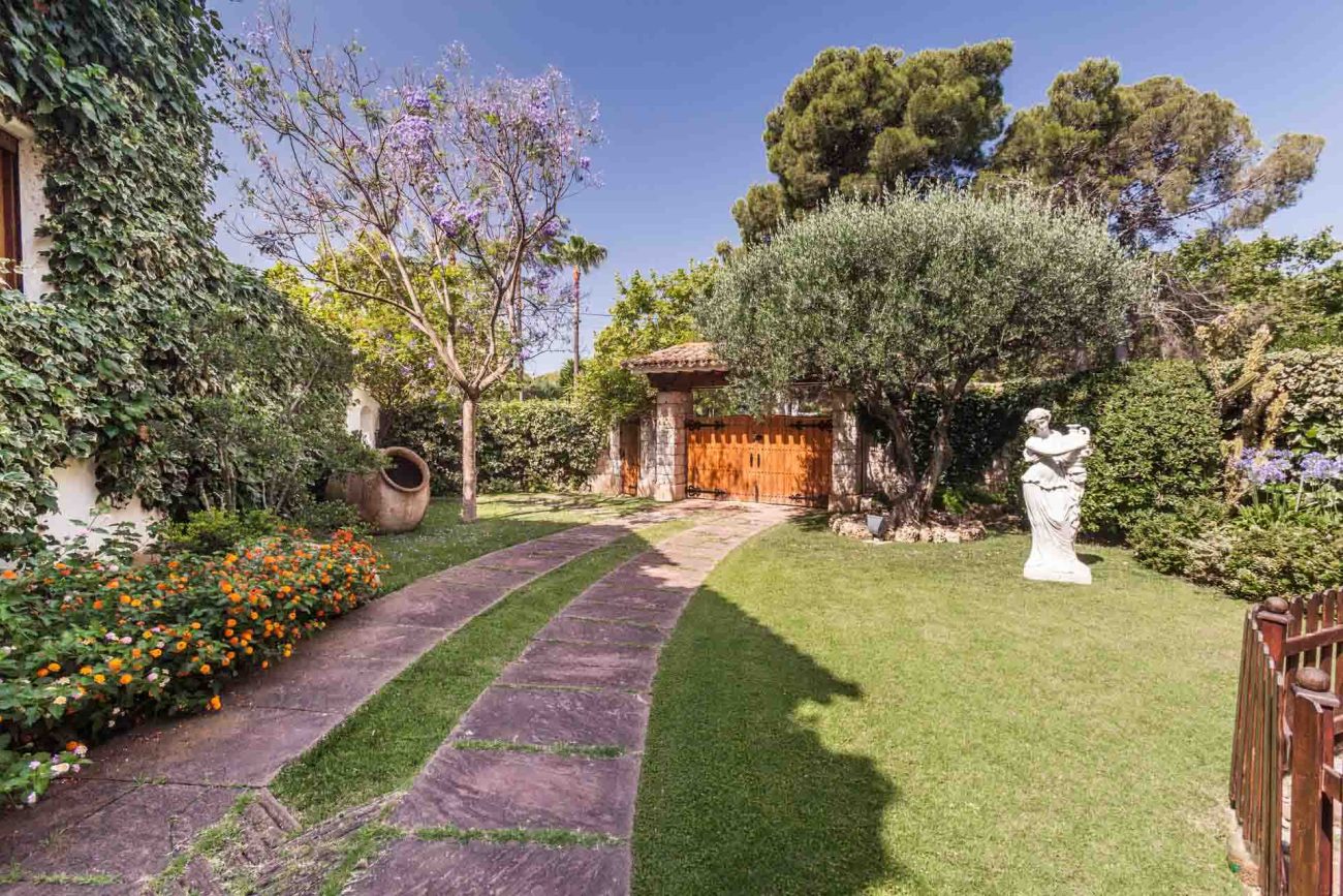 Spectacular mansion close to the beach in Sitges