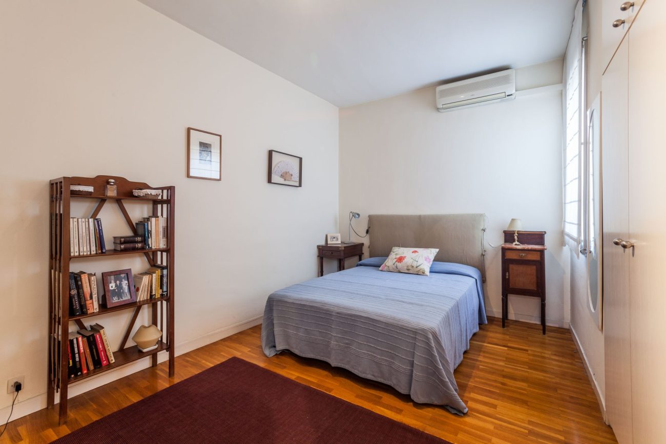 A spacious and luminous apartment in Eixample