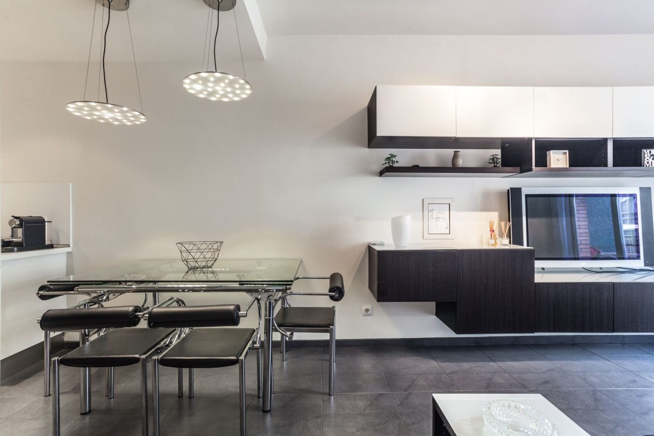 Renovated apartment for sale in Eixample, Barcelona — bright, modern and fully furnished