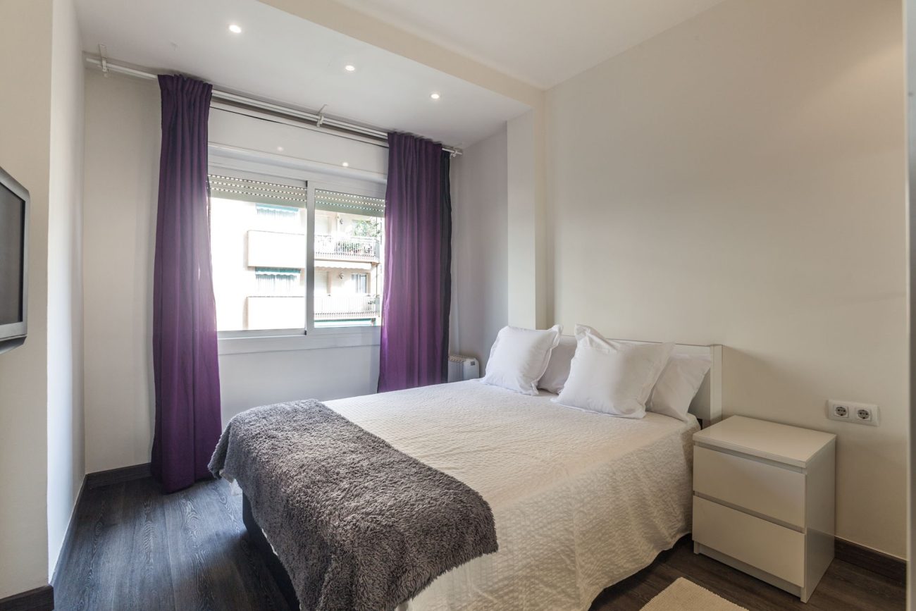 Renovated apartment for sale in Eixample, Barcelona — bright, modern and fully furnished