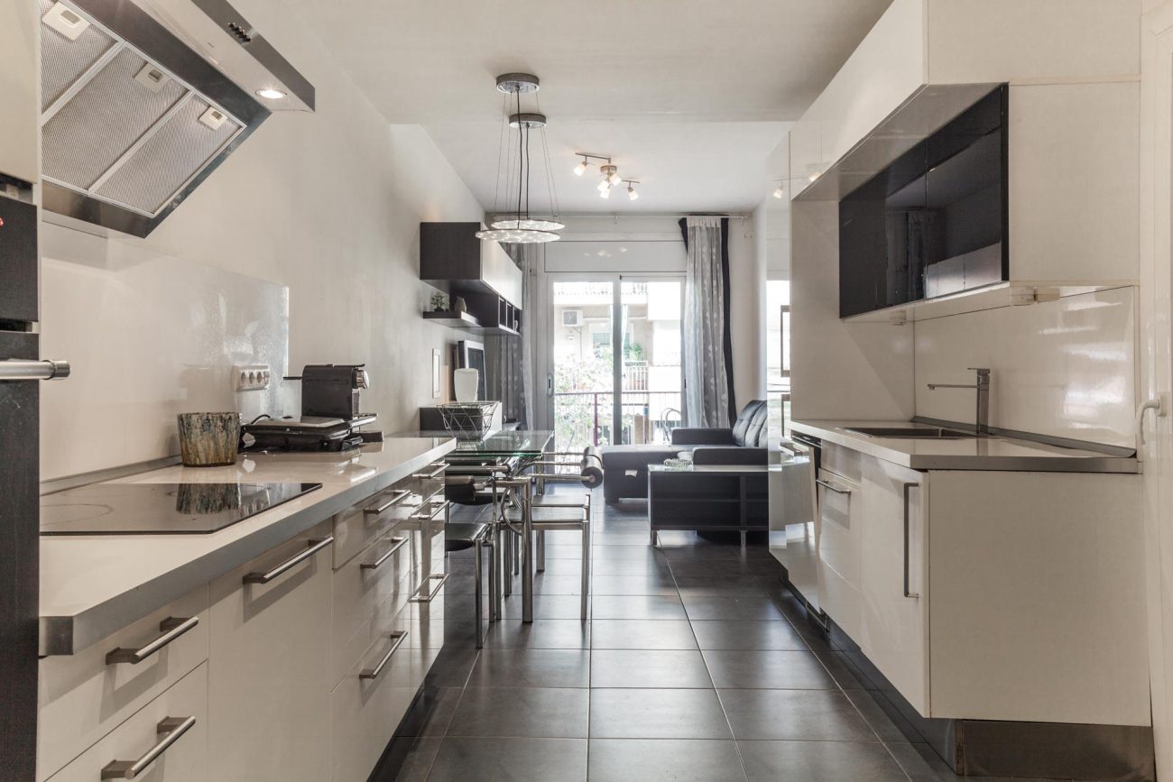 Renovated apartment for sale in Eixample, Barcelona — bright, modern and fully furnished