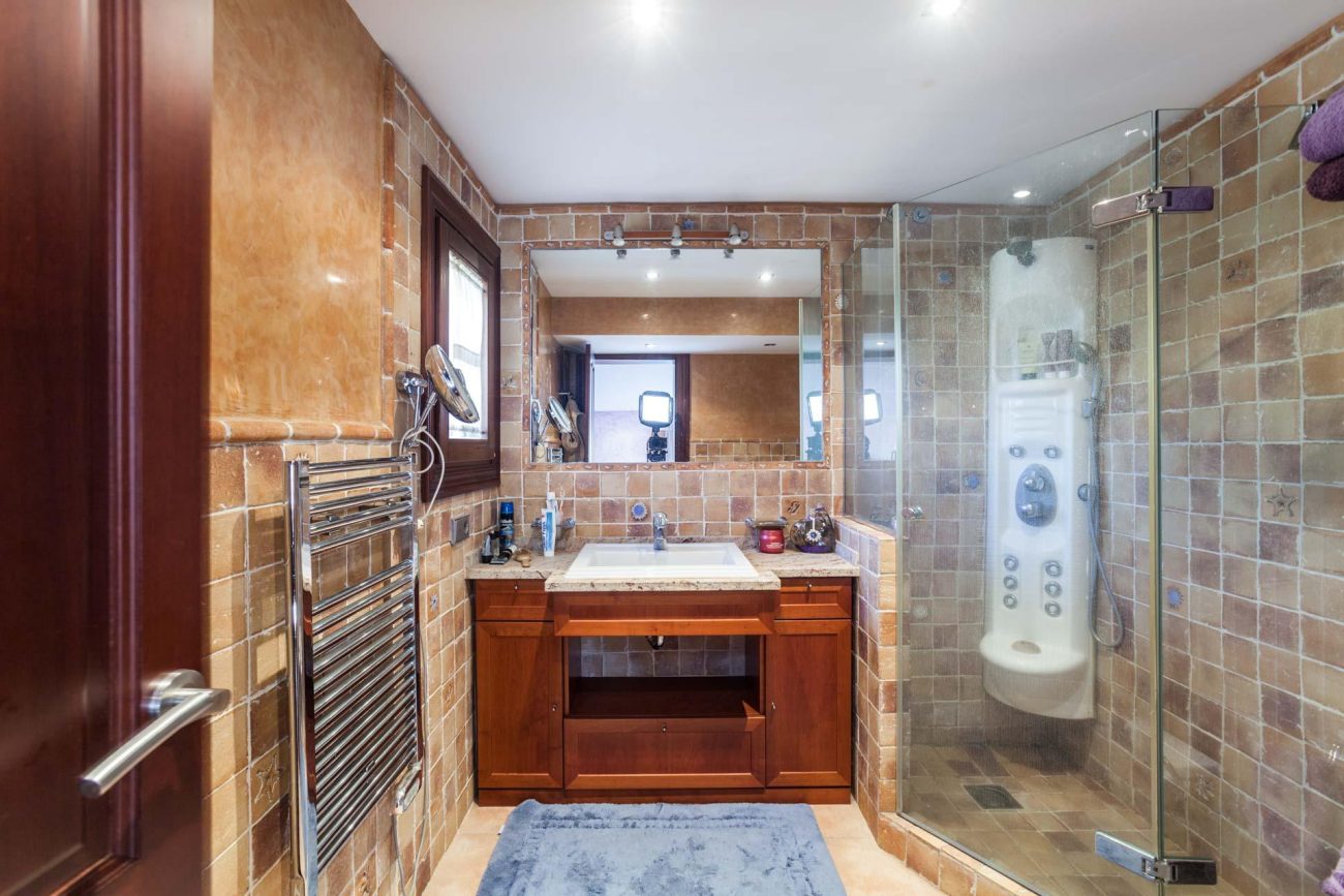 Renovated traditional Catalan farmhouse (Masía) with vineyard
