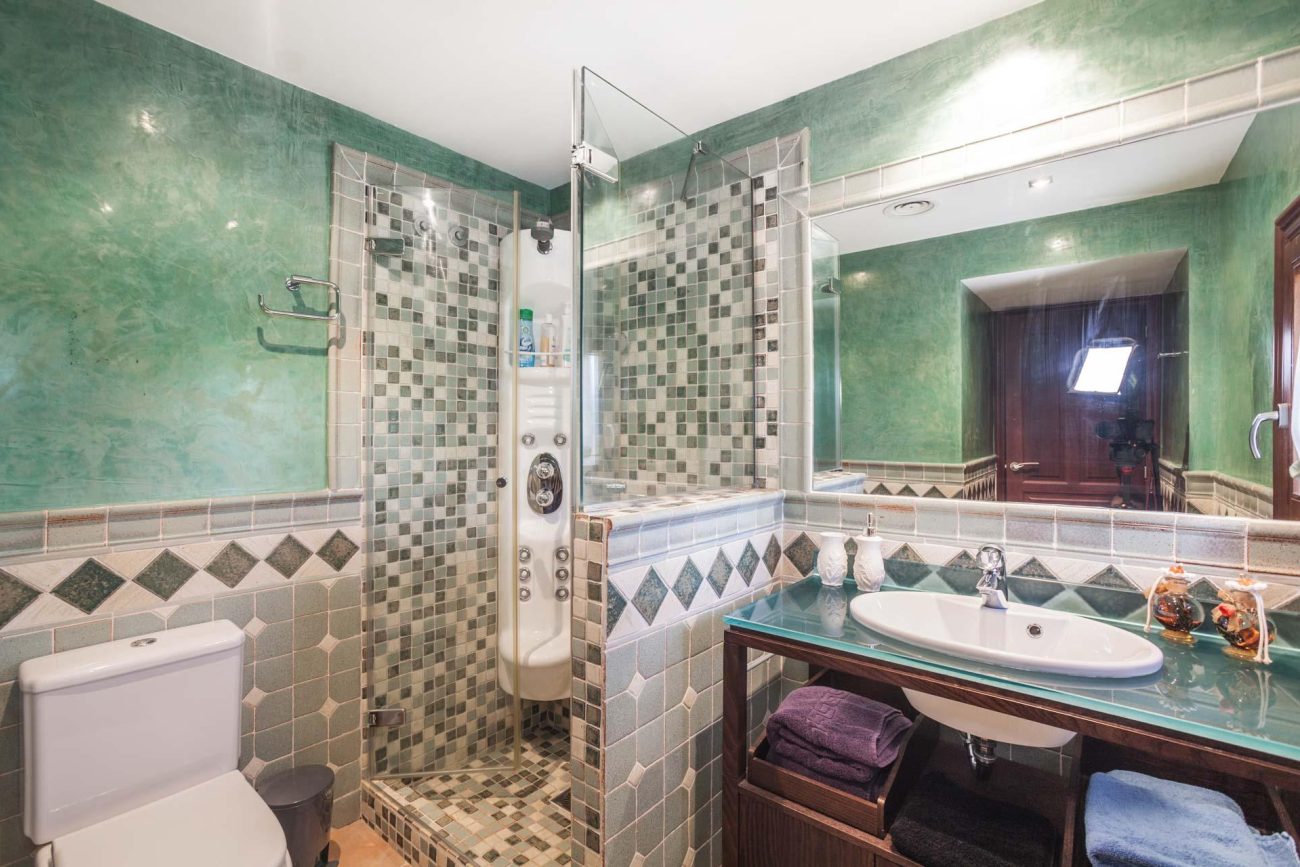 Renovated traditional Catalan farmhouse (Masía) with vineyard
