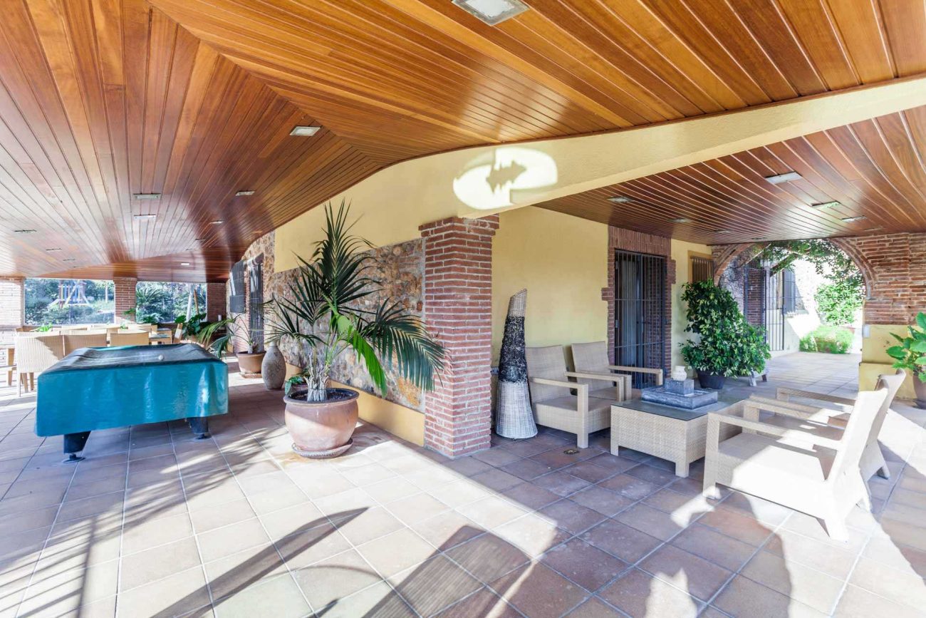 Renovated traditional Catalan farmhouse (Masía) with vineyard