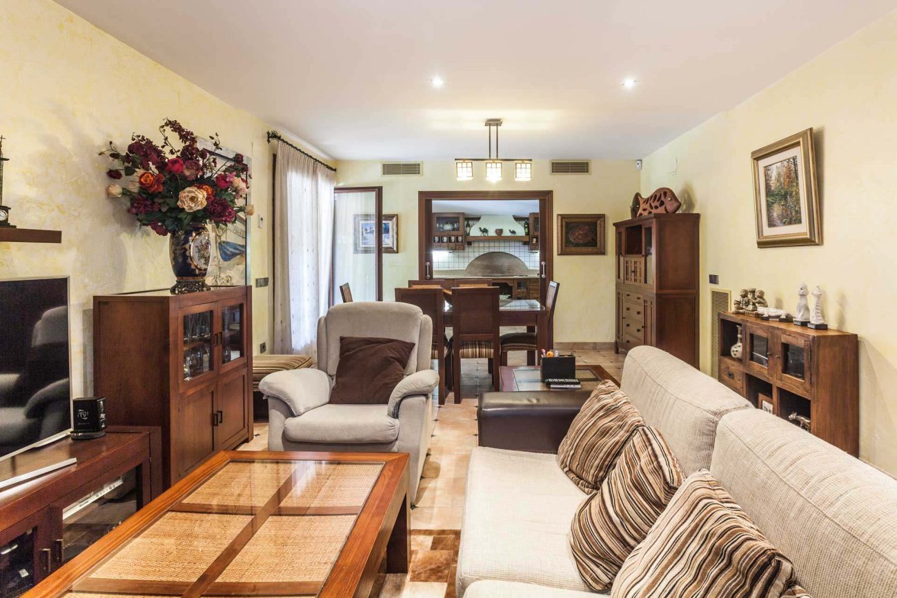 Renovated traditional Catalan farmhouse (Masía) with vineyard