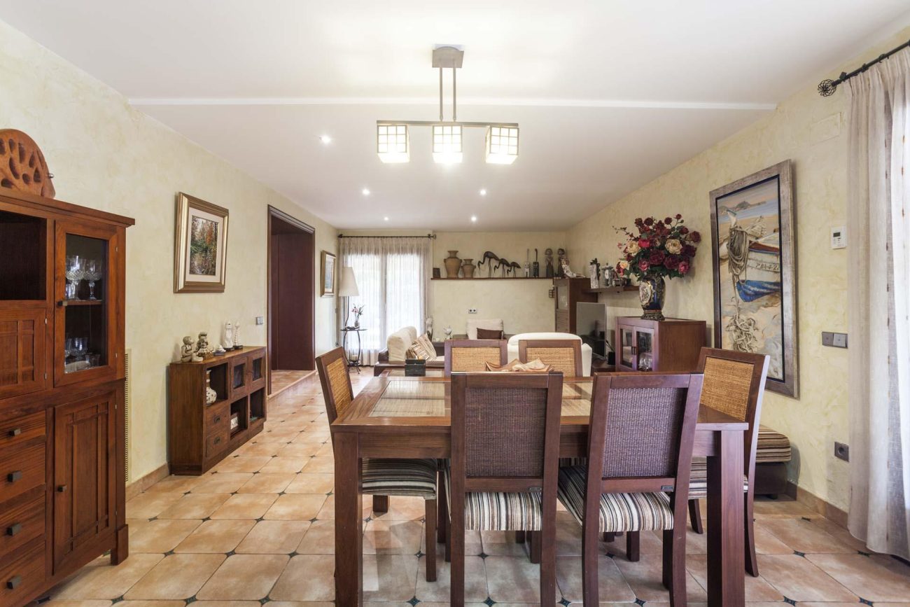Renovated traditional Catalan farmhouse (Masía) with vineyard