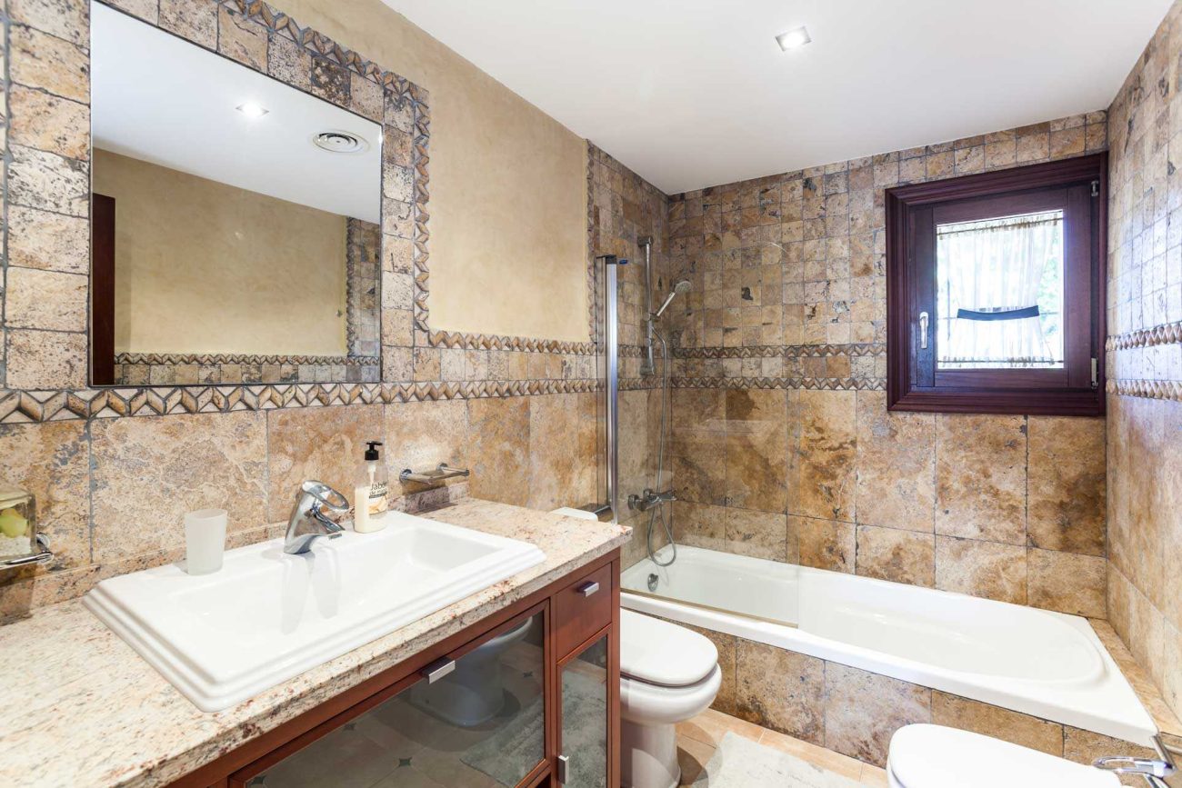 Renovated traditional Catalan farmhouse (Masía) with vineyard