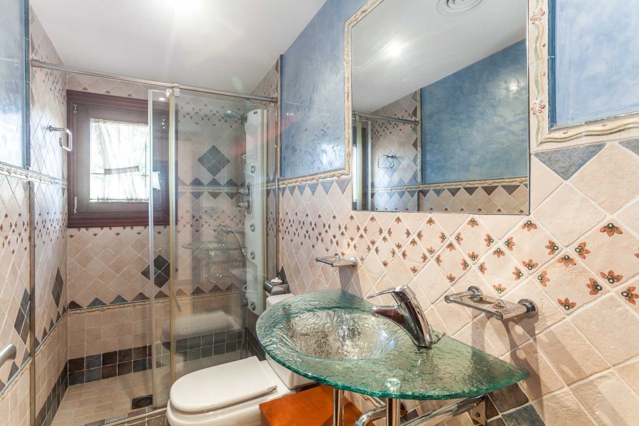 Renovated traditional Catalan farmhouse (Masía) with vineyard