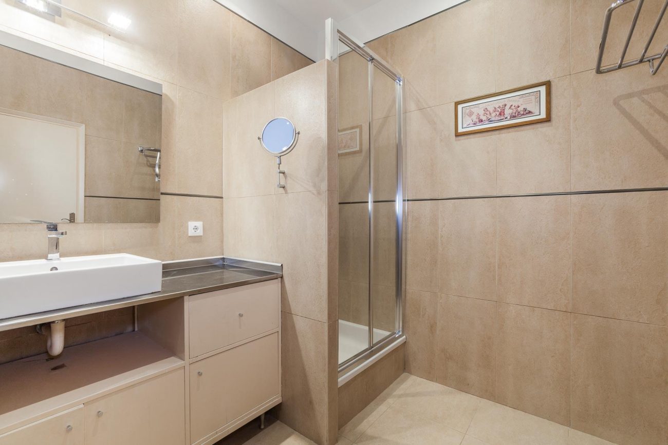 Recently reformed apartment in Eixample