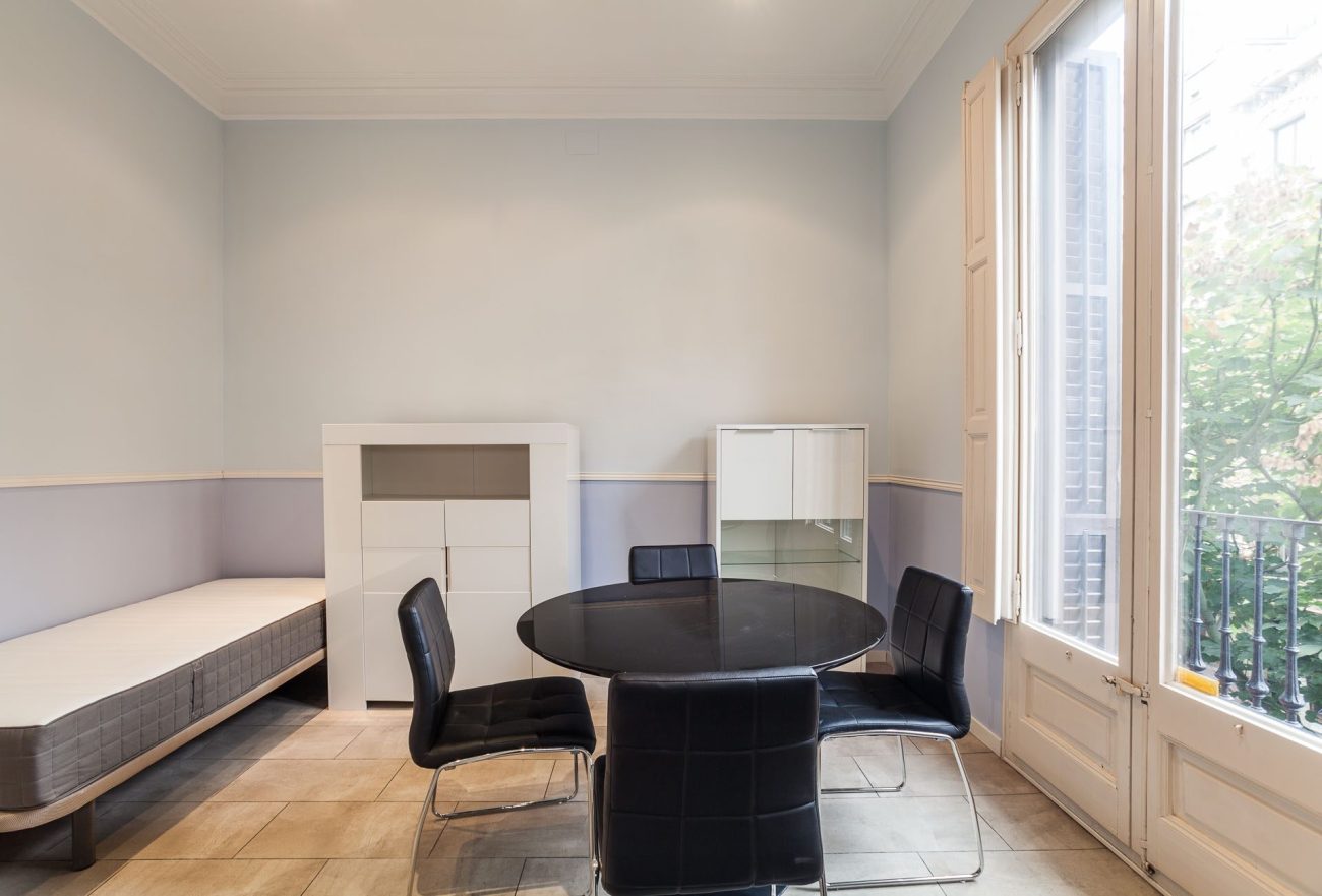 Recently reformed apartment in Eixample