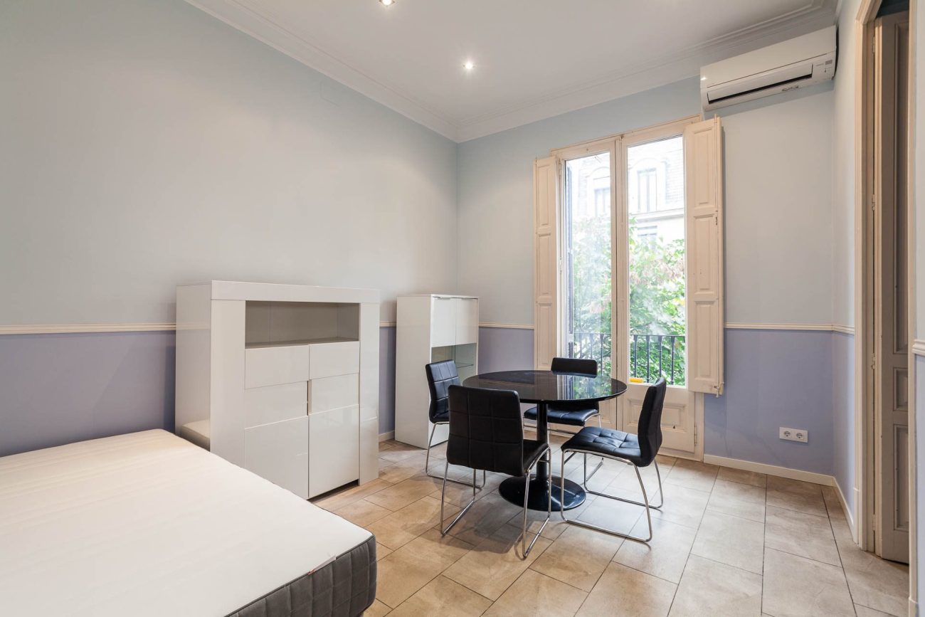 Recently reformed apartment in Eixample