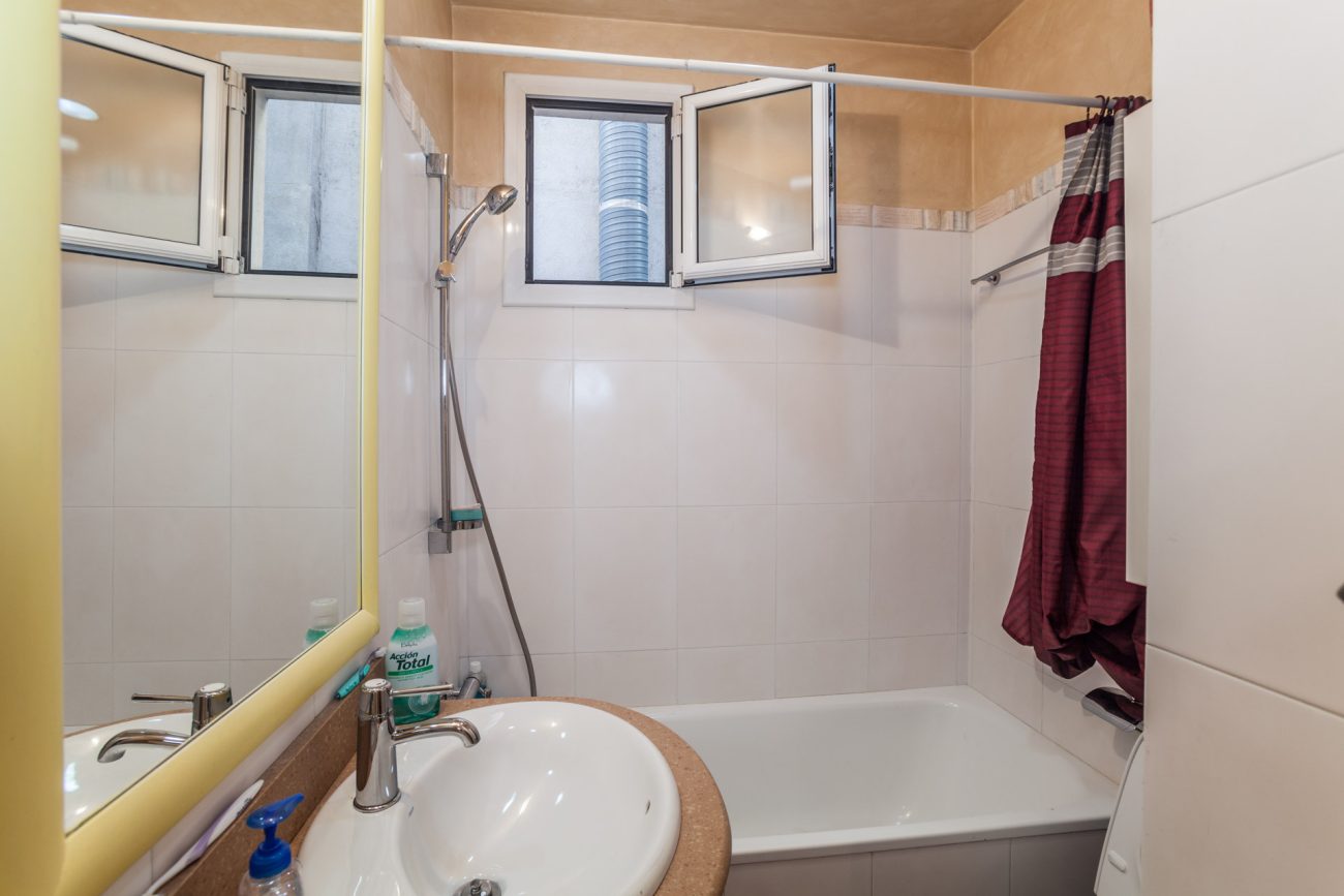 Nice and bright apartment next to Sagrada Familia