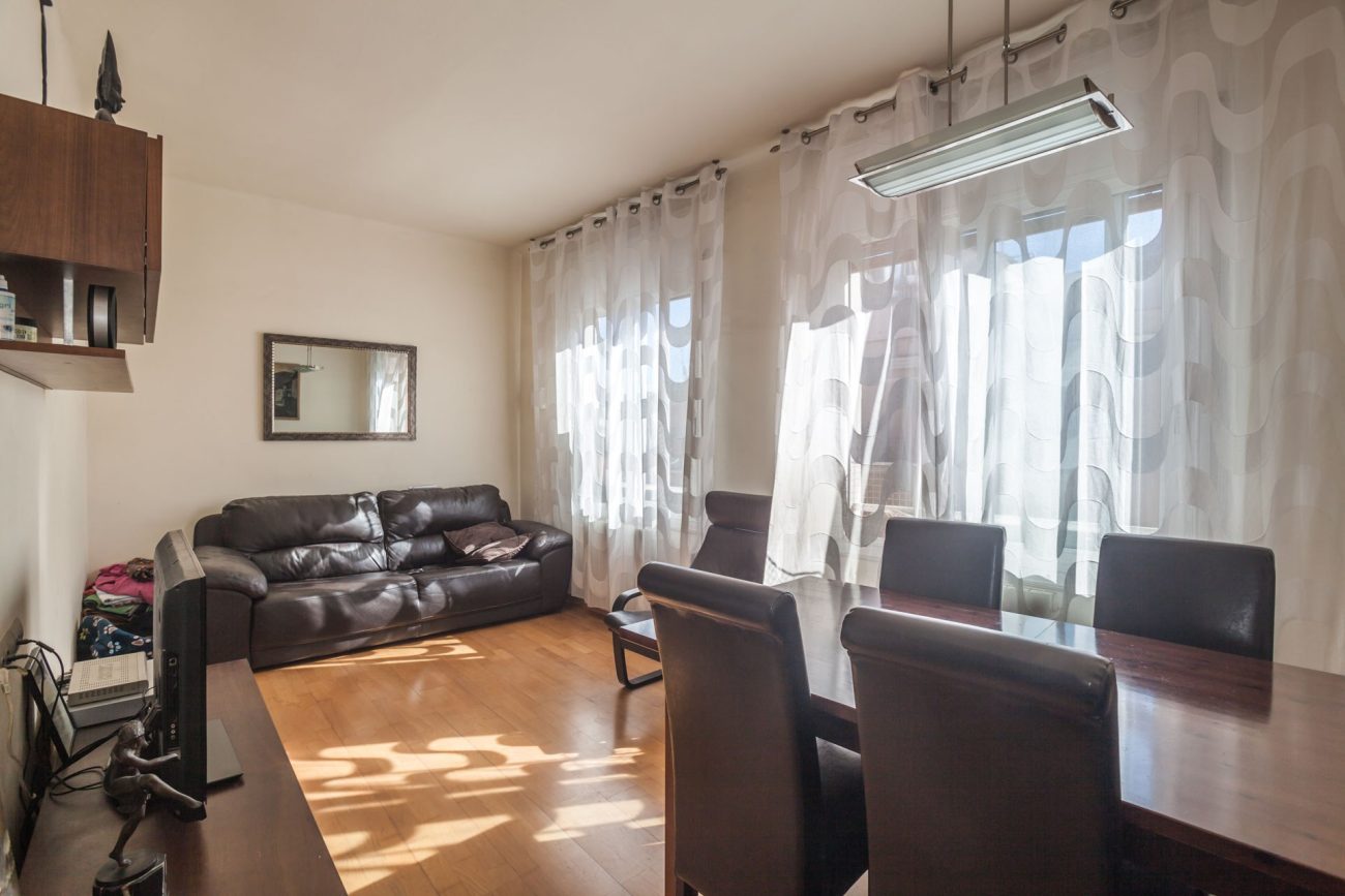 Nice and bright apartment next to Sagrada Familia