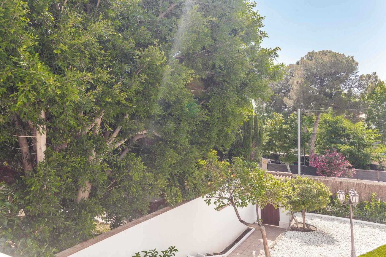 Large renovated house in a quiet area of Castelldefels