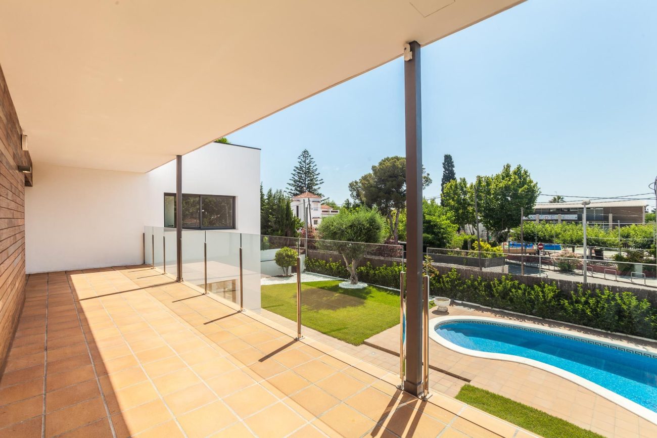 Large renovated house in a quiet area of Castelldefels