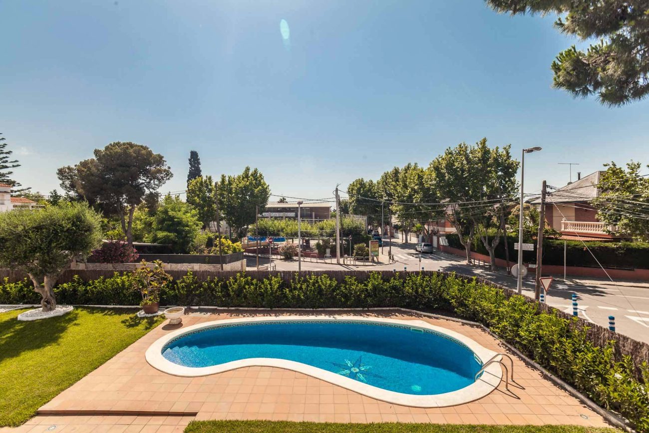Large renovated house in a quiet area of Castelldefels