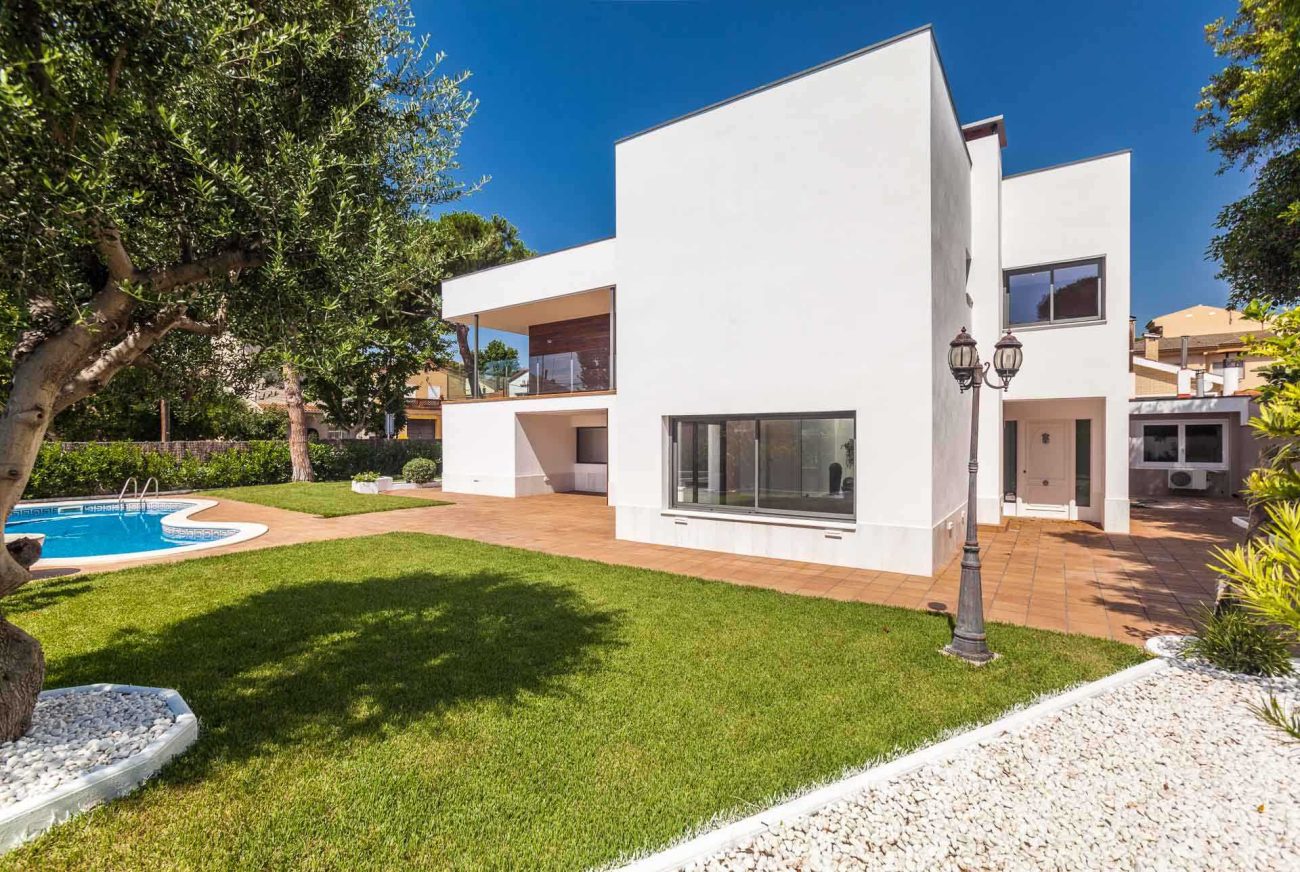 Large renovated house in a quiet area of Castelldefels