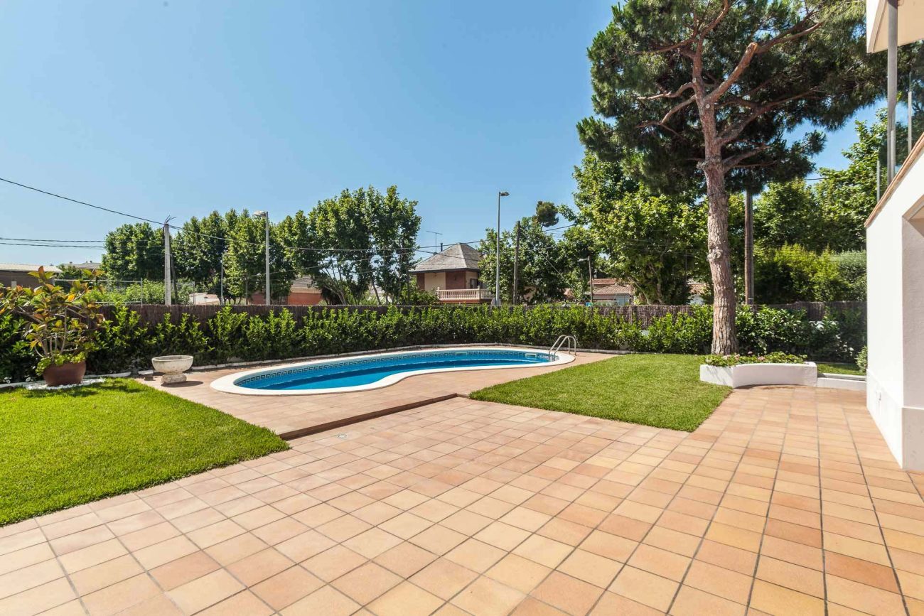 Large renovated house in a quiet area of Castelldefels
