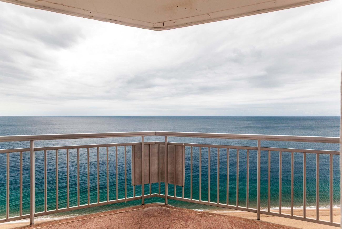 Amazing front sea views apartment
