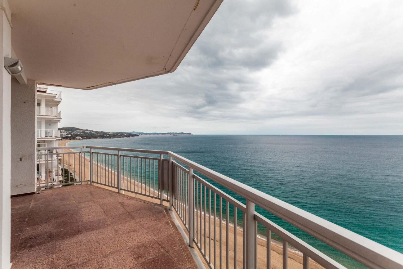 Amazing front sea views apartment