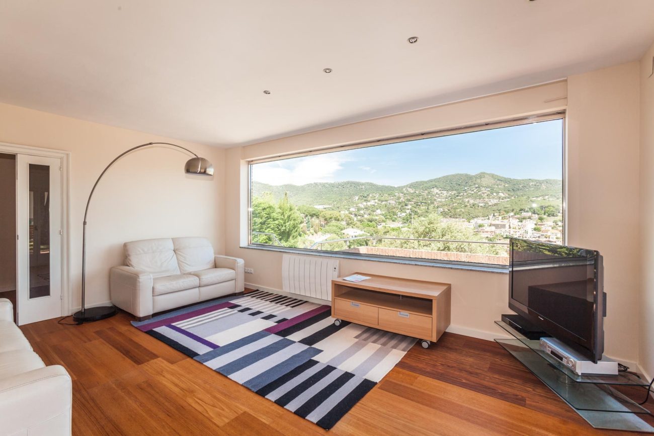 Cosy house with mountain views in Cabrils