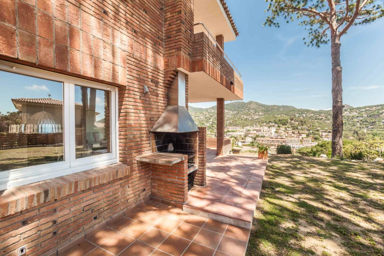 Cosy house with mountain views in Cabrils