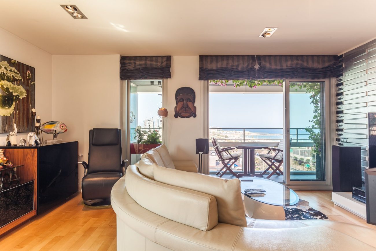 Large beachfront apartment in Barcelona