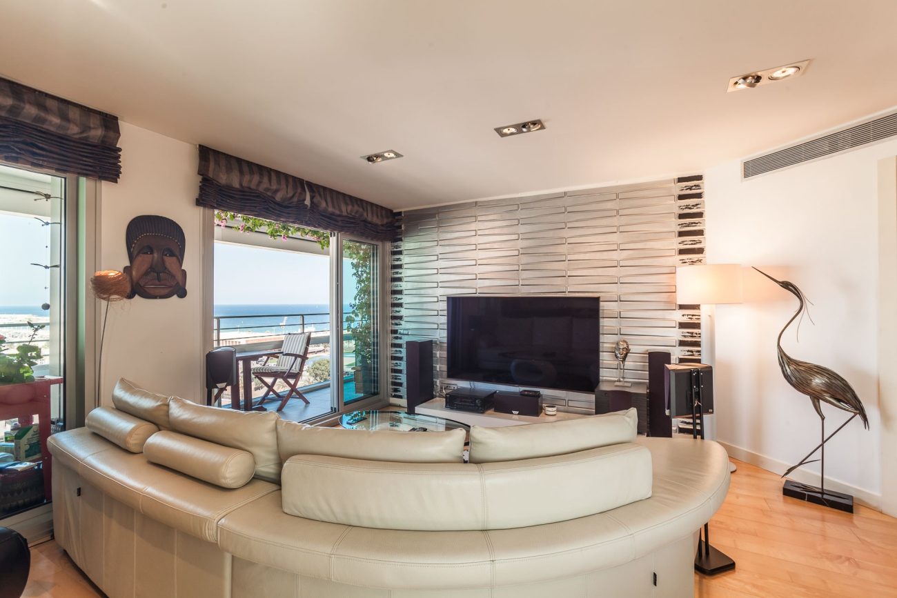 Large beachfront apartment in Barcelona