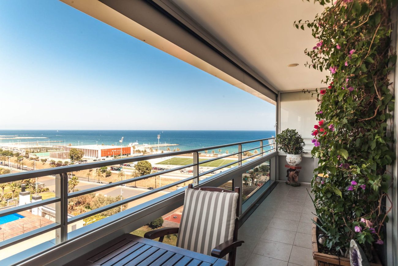Large beachfront apartment in Barcelona