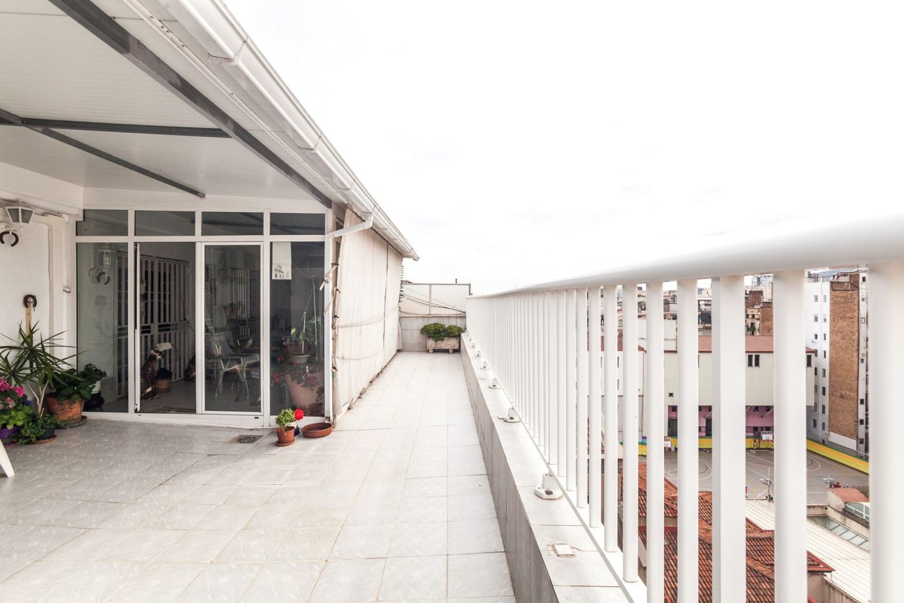 Penthouse with terrace on Rosselló Street in Eixample