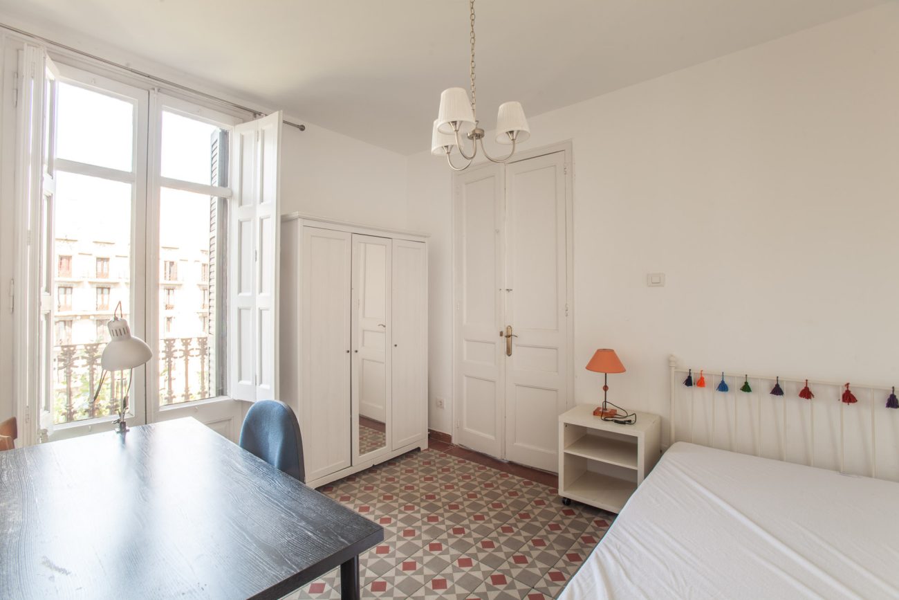 Bright apartment in the center of Barcelona