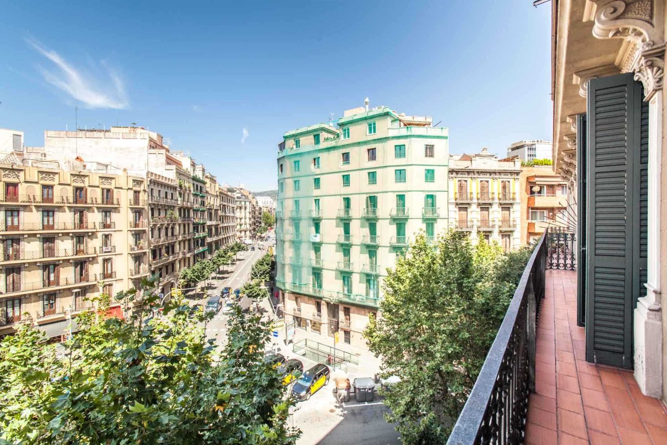 Bright apartment in the center of Barcelona