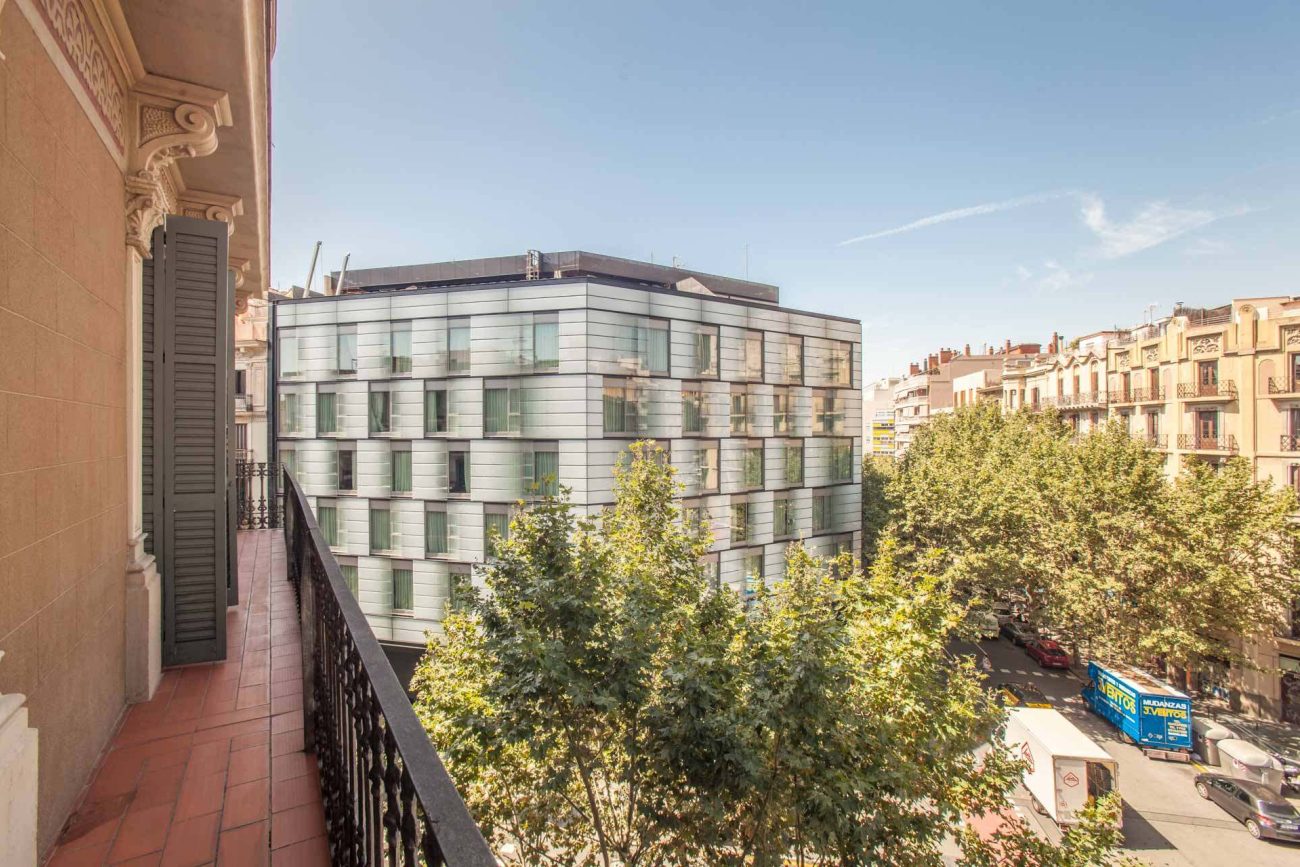 Bright apartment in the center of Barcelona