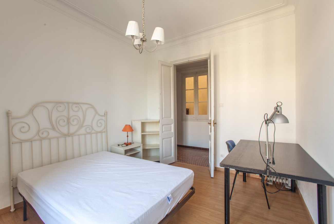 Bright apartment in the center of Barcelona