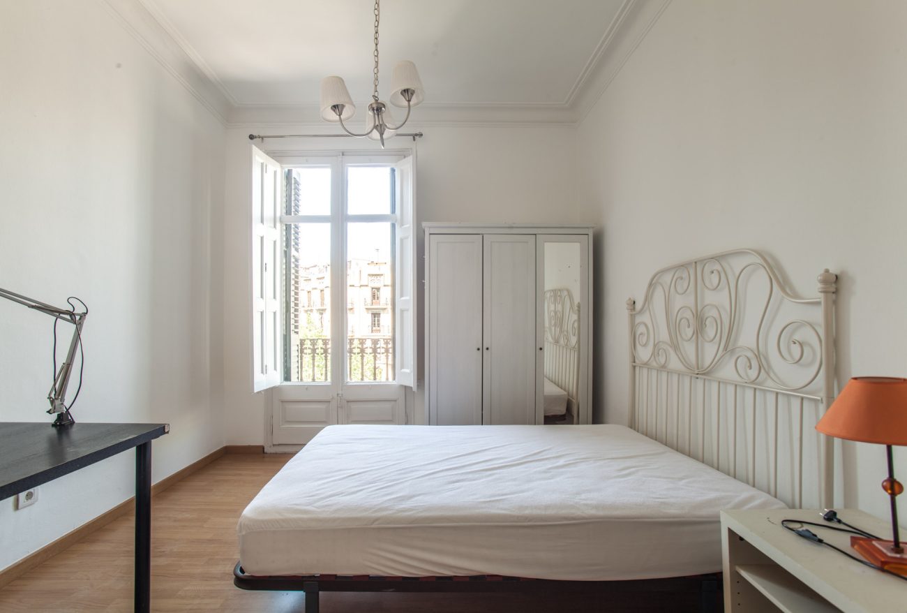 Bright apartment in the center of Barcelona