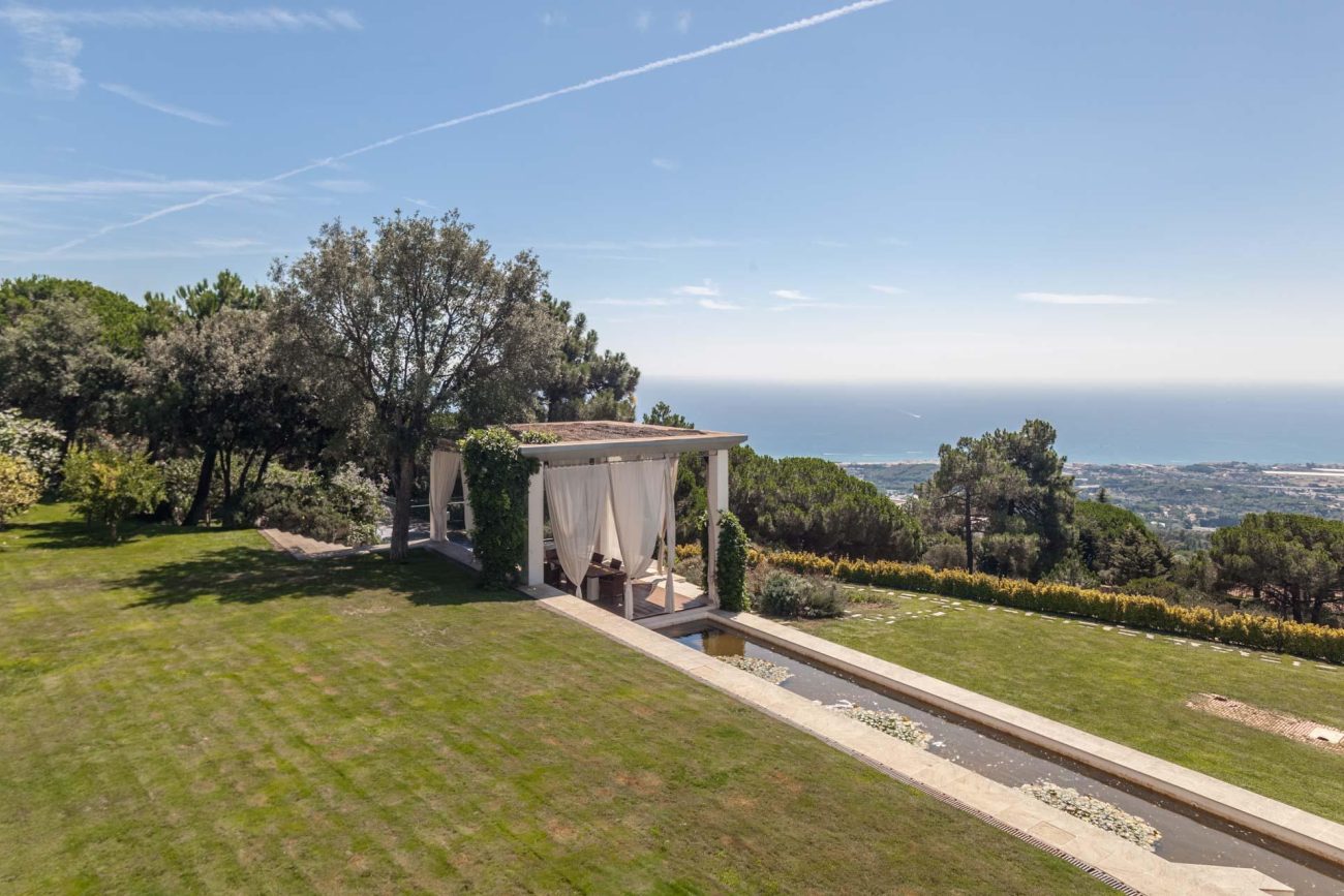 Exceptional  luxury villa at the top of the Supermaresme