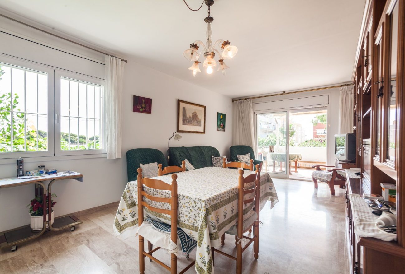 Large apartment 50 meters from the beach