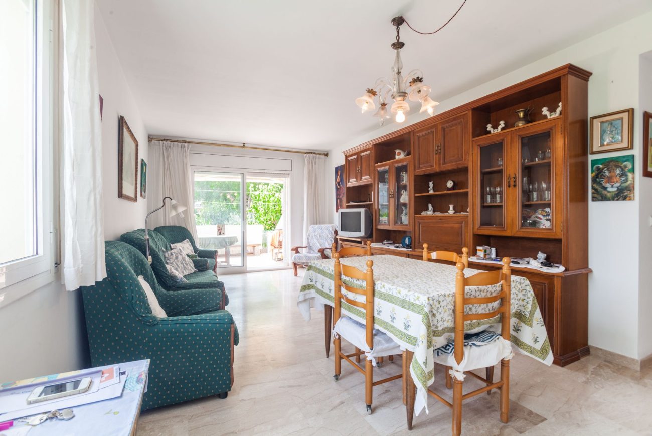 Large apartment 50 meters from the beach