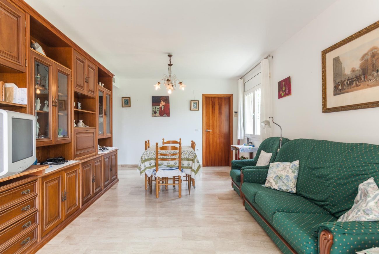 Large apartment 50 meters from the beach