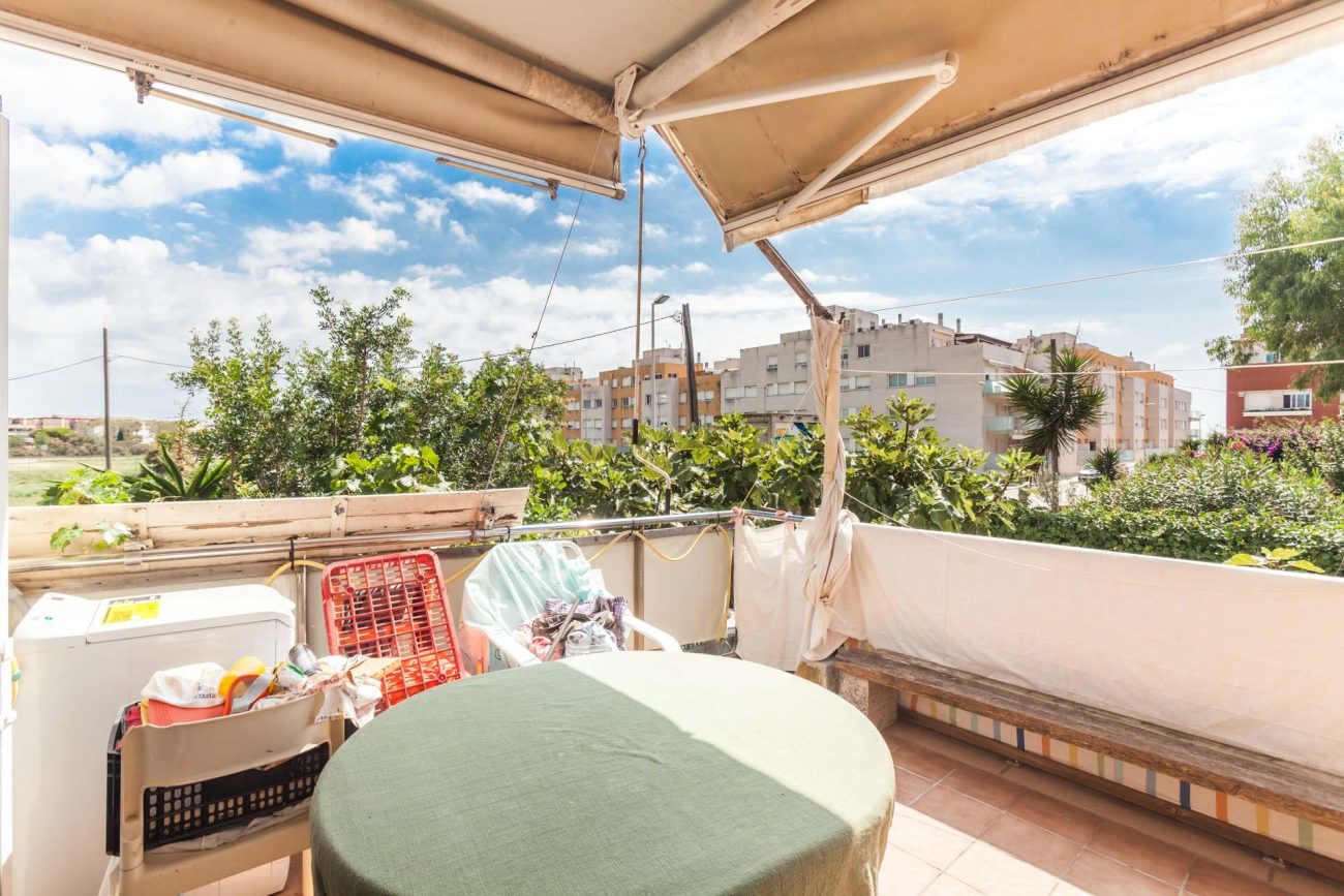 Large apartment 50 meters from the beach