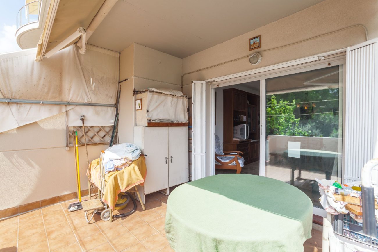 Large apartment 50 meters from the beach