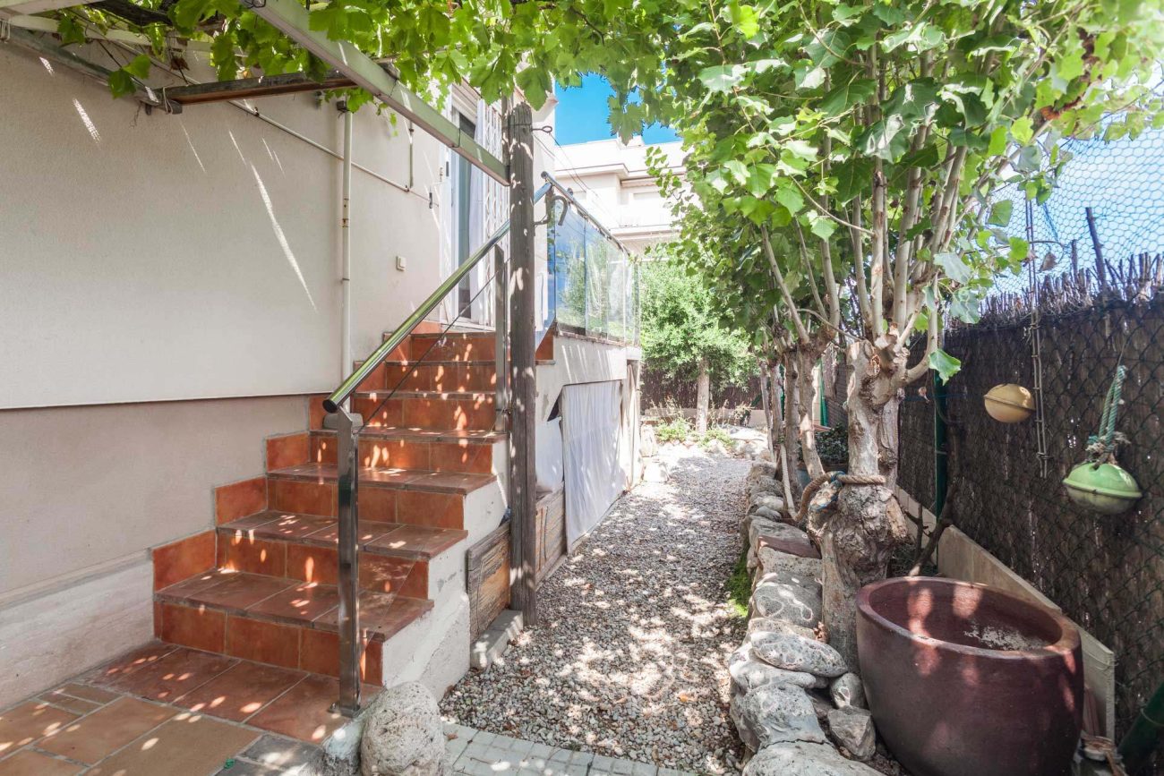 Large apartment 50 meters from the beach