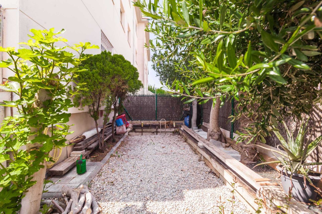Large apartment 50 meters from the beach