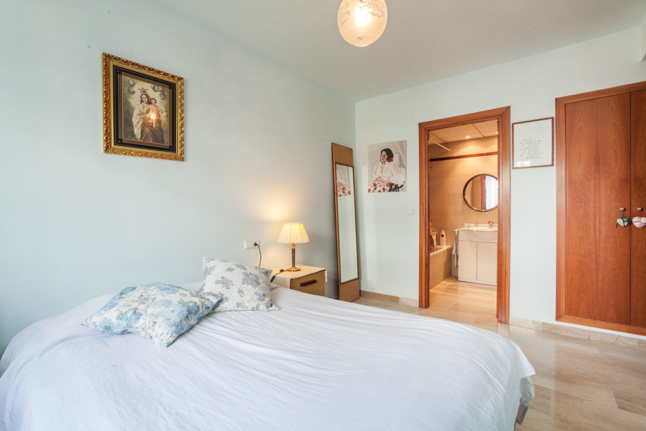 Large apartment 50 meters from the beach