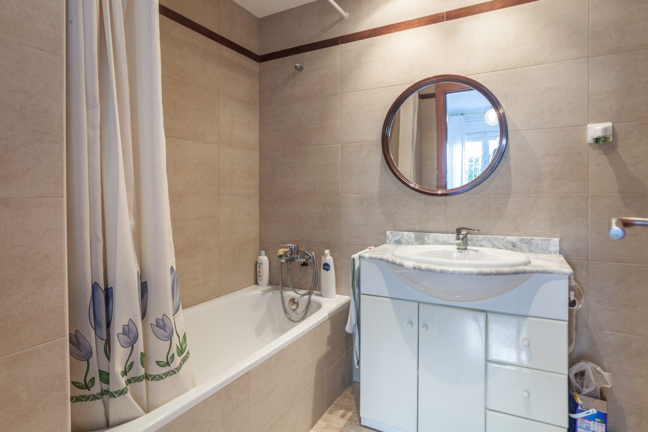 Large apartment 50 meters from the beach