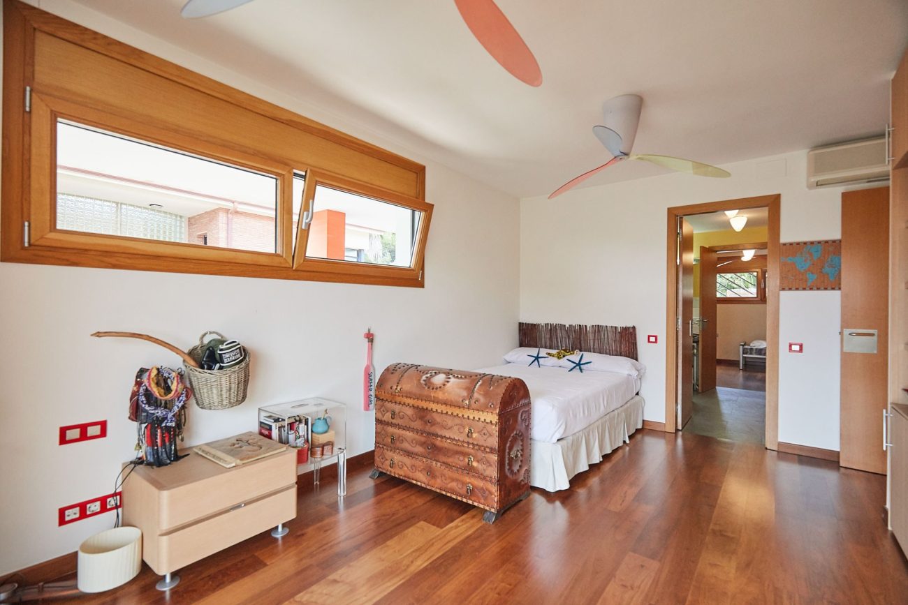 Elegant and modern house in Castelldefels